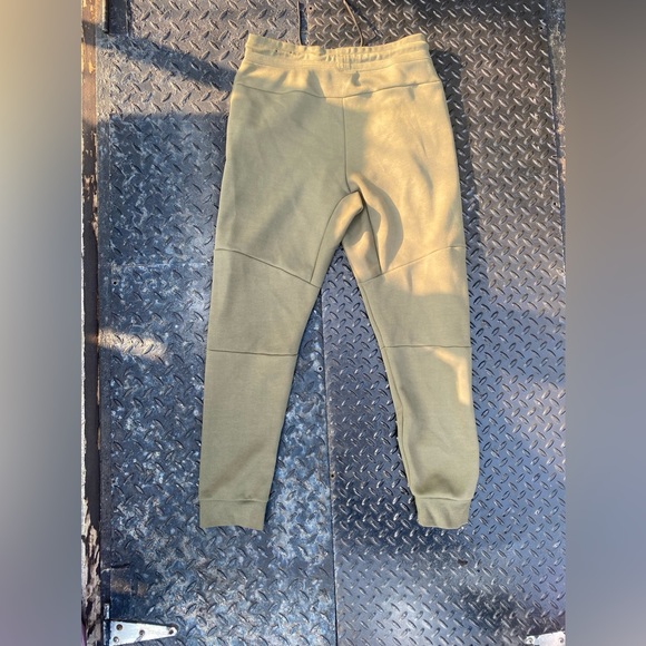 Green Nike tech Pants - Picture 3 of 4